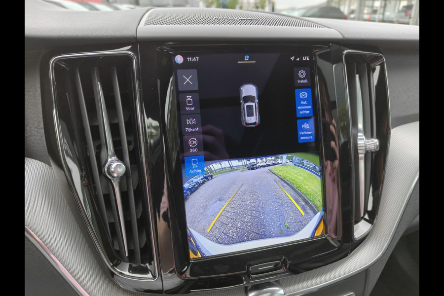 Volvo XC60 T6 AWD 350PK Plug-in hybrid R-Design | Longe Range | Luchtvering | Trekhaak | HUD | BLIS | Pano | H&K |