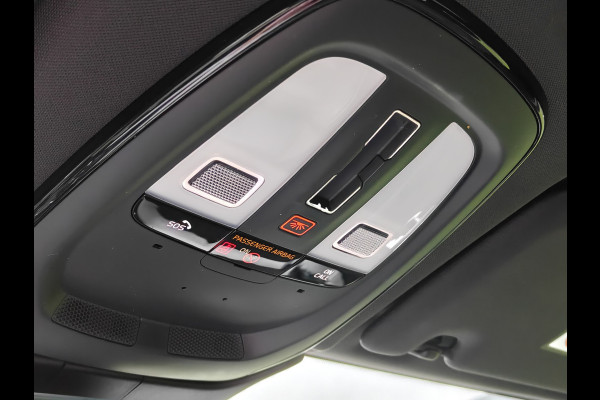 Volvo XC60 T6 AWD 350PK Plug-in hybrid R-Design | Longe Range | Luchtvering | Trekhaak | HUD | BLIS | Pano | H&K |