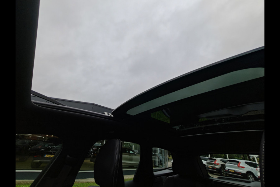 Volvo XC60 T6 AWD 350PK Plug-in hybrid R-Design | Longe Range | Luchtvering | Trekhaak | HUD | BLIS | Pano | H&K |