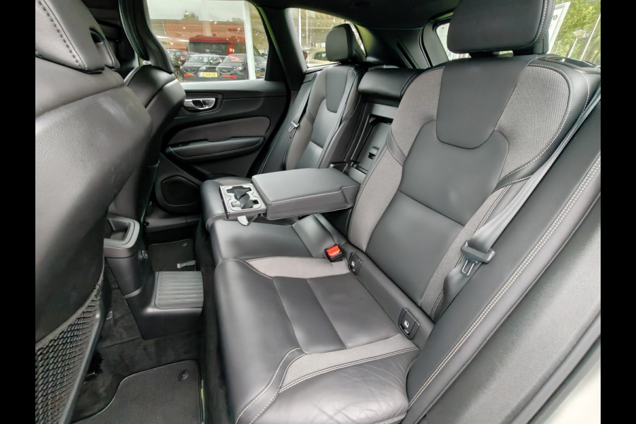 Volvo XC60 T6 AWD 350PK Plug-in hybrid R-Design | Longe Range | Luchtvering | Trekhaak | HUD | BLIS | Pano | H&K |