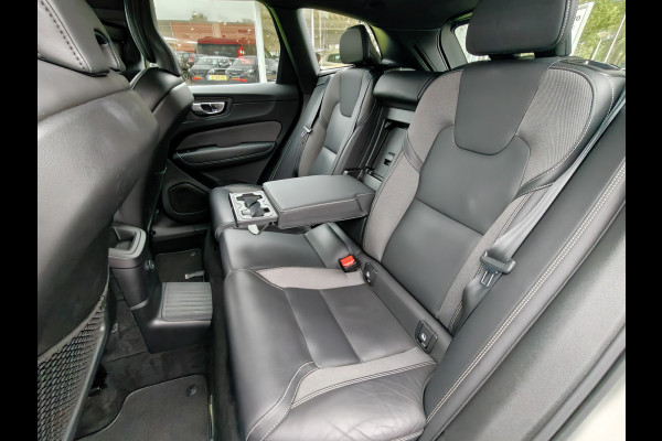 Volvo XC60 T6 AWD 350PK Plug-in hybrid R-Design | Longe Range | Luchtvering | Trekhaak | HUD | BLIS | Pano | H&K |