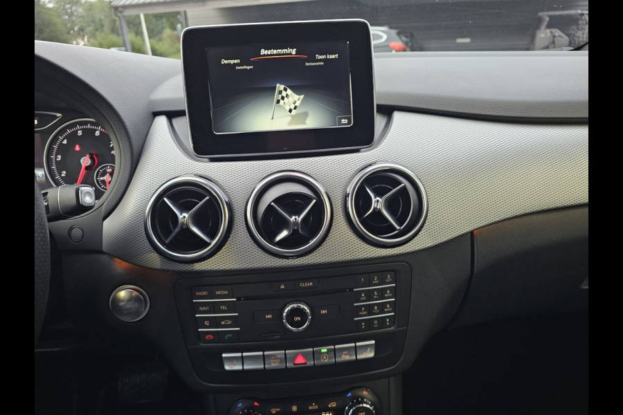 Mercedes-Benz B-Klasse 200 Business | Automaat | Trekhaak | LED | Camera | Stoelverwarming | Leder |