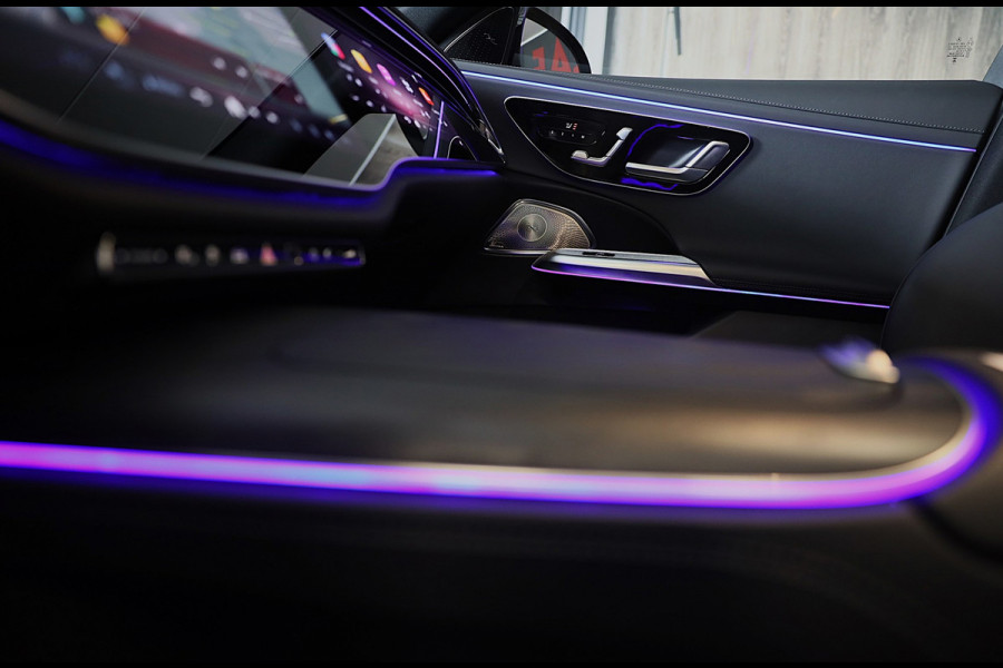 Mercedes-Benz E-Klasse 300 e AMG 53 Look / Head Up / Luchtvering / Burmester 4D / HYPERSCREEN / Acc / Memory / Open Pano / 20 Inch