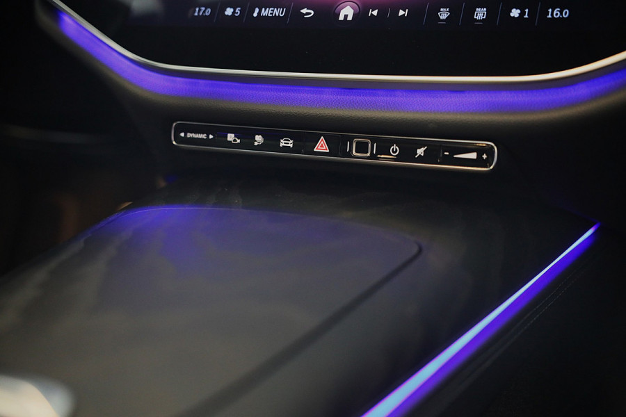 Mercedes-Benz E-Klasse 300 e AMG 53 Look / Head Up / Luchtvering / Burmester 4D / HYPERSCREEN / Acc / Memory / Open Pano / 20 Inch