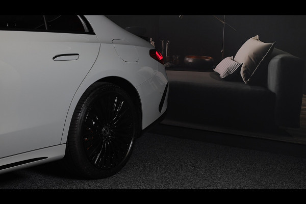 Mercedes-Benz E-Klasse 300 e AMG 53 Look / Head Up / Luchtvering / Burmester 4D / HYPERSCREEN / Acc / Memory / Open Pano / 20 Inch
