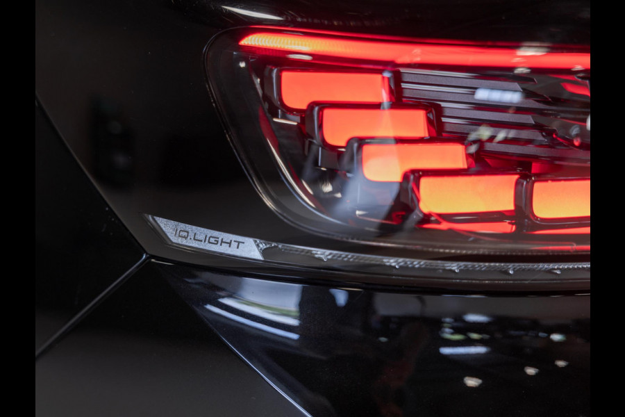 Volkswagen ID.4 Pro Limited Edition 77 kWh / 286pk / Achteruitrij camera / Dodehoek assistent / Stoelverwarming /
