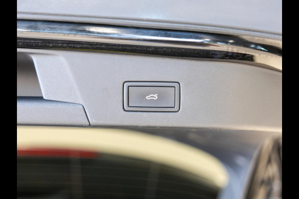 Volkswagen ID.4 Pro Limited Edition 77 kWh / 286pk / Achteruitrij camera / Dodehoek assistent / Stoelverwarming /