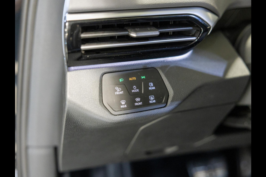 Volkswagen ID.4 Pro Limited Edition 77 kWh / 286pk / Achteruitrij camera / Dodehoek assistent / Stoelverwarming /