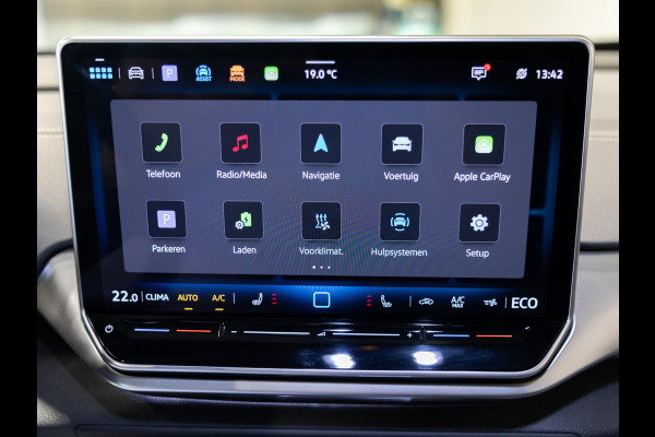 Volkswagen ID.4 Pro Limited Edition 77 kWh / 286pk / Achteruitrij camera / Dodehoek assistent / Stoelverwarming /