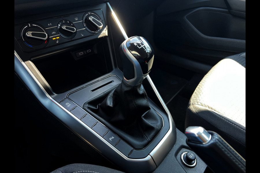 Volkswagen Polo 1.0 TSI Polo Carplay_18''LMV_PDC v+a_Airco