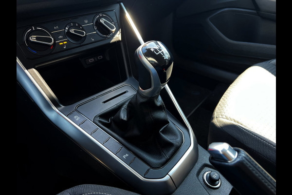 Volkswagen Polo 1.0 TSI Polo Carplay_18''LMV_PDC v+a_Airco