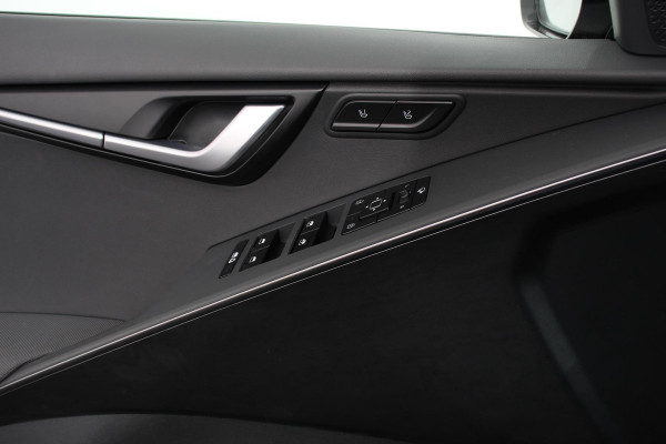 Kia Niro EV DynamicPlusLine 64.8 kWh Nieuw Model! Navigatie Half Leder Schuif-kantel dak Electrisch bedienbare achterklep DAB Led Camera