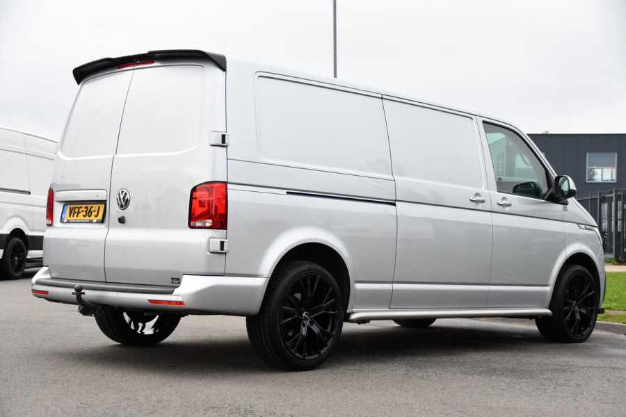 Volkswagen Transporter 2.0 TDI L2H1 28 Bulli Virtual, Camera, Carplay, Adaptieve Cruise, Automaat, 150pk, Sensoren, Leder, Multimedia, Trekhaak, Uniek!