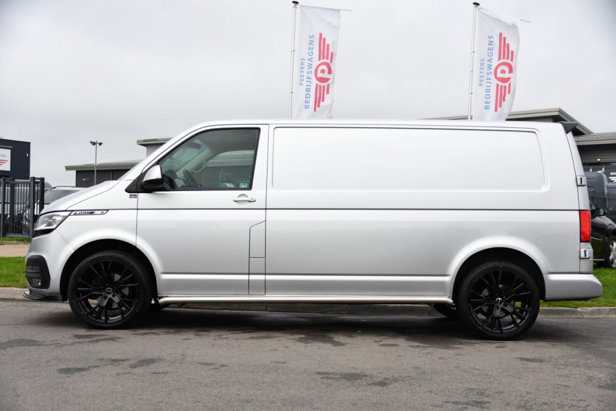 Volkswagen Transporter 2.0 TDI L2H1 28 Bulli Virtual, Camera, Carplay, Adaptieve Cruise, Automaat, 150pk, Sensoren, Leder, Multimedia, Trekhaak, Uniek!