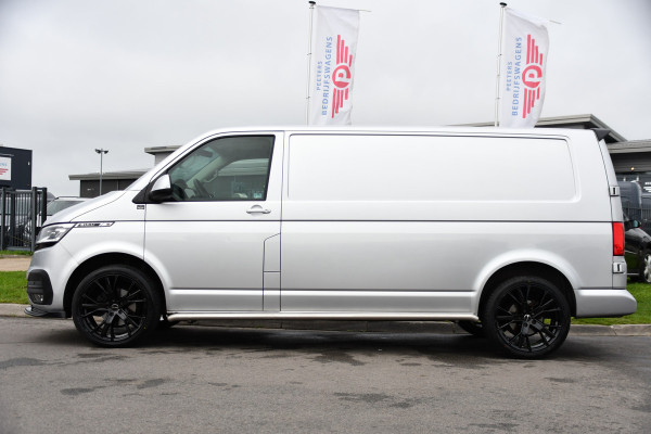 Volkswagen Transporter 2.0 TDI L2H1 28 Bulli Virtual, Camera, Carplay, Adaptieve Cruise, Automaat, 150pk, Sensoren, Leder, Multimedia, Trekhaak, Uniek!