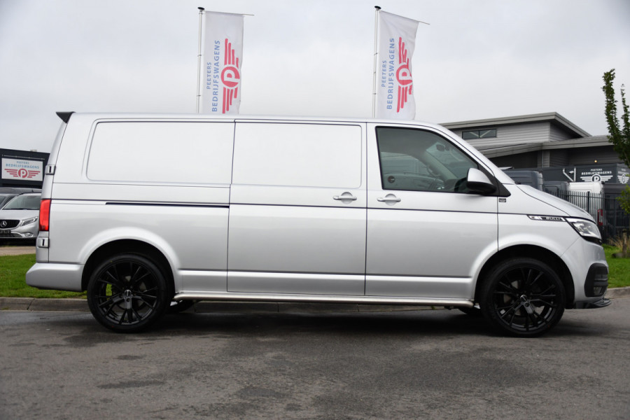 Volkswagen Transporter 2.0 TDI L2H1 28 Bulli Virtual, Camera, Carplay, Adaptieve Cruise, Automaat, 150pk, Sensoren, Leder, Multimedia, Trekhaak, Uniek!