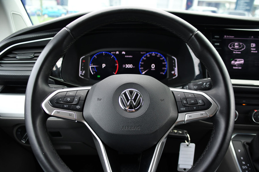 Volkswagen Transporter 2.0 TDI L2H1 28 Bulli Virtual, Camera, Carplay, Adaptieve Cruise, Automaat, 150pk, Sensoren, Leder, Multimedia, Trekhaak, Uniek!