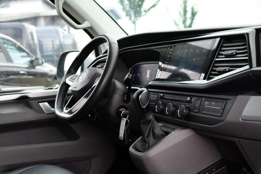 Volkswagen Transporter 2.0 TDI L2H1 28 Bulli Virtual, Camera, Carplay, Adaptieve Cruise, Automaat, 150pk, Sensoren, Leder, Multimedia, Trekhaak, Uniek!