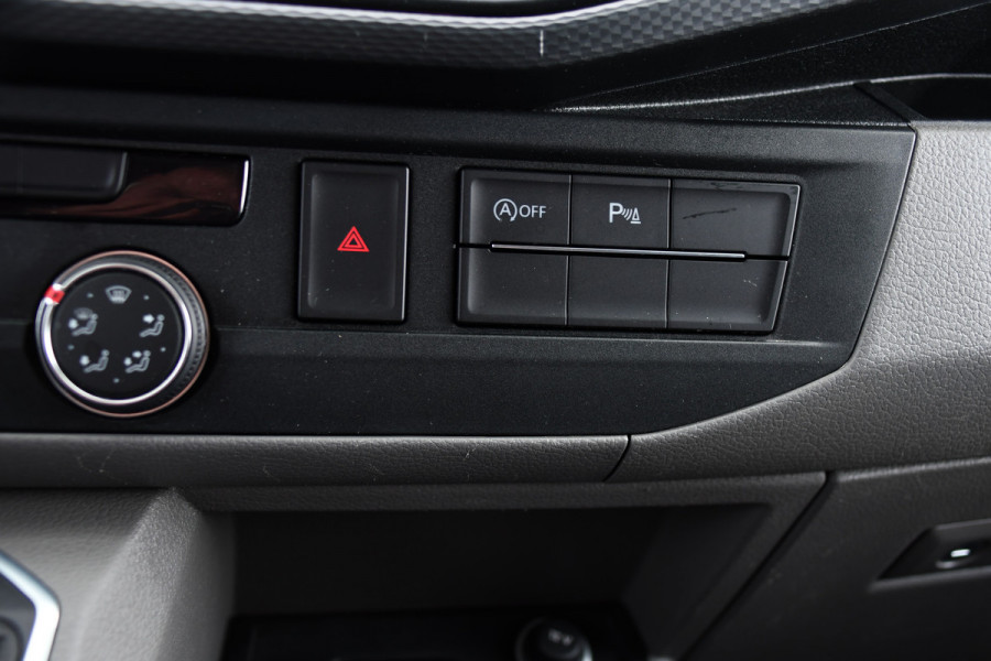 Volkswagen Transporter 2.0 TDI L2H1 28 Bulli Virtual, Camera, Carplay, Adaptieve Cruise, Automaat, 150pk, Sensoren, Leder, Multimedia, Trekhaak, Uniek!