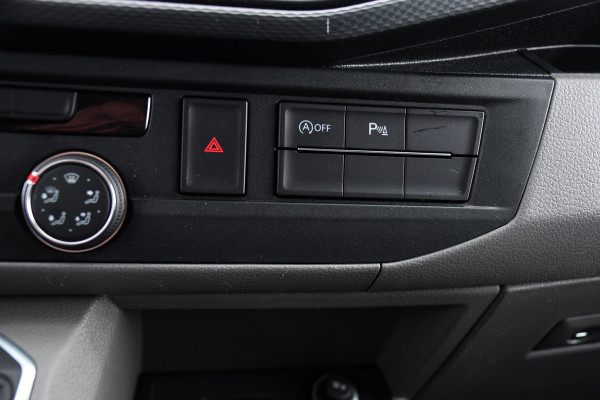 Volkswagen Transporter 2.0 TDI L2H1 28 Bulli Virtual, Camera, Carplay, Adaptieve Cruise, Automaat, 150pk, Sensoren, Leder, Multimedia, Trekhaak, Uniek!