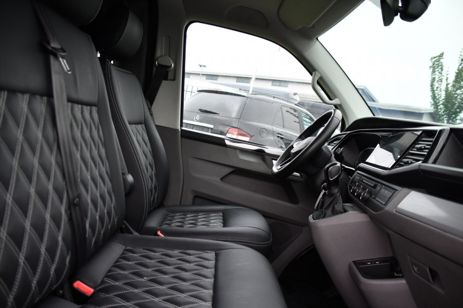 Volkswagen Transporter 2.0 TDI L2H1 28 Bulli Virtual, Camera, Carplay, Adaptieve Cruise, Automaat, 150pk, Sensoren, Leder, Multimedia, Trekhaak, Uniek!