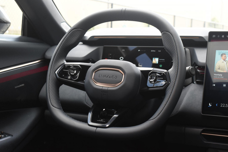 Lynk & Co 08 350PK Automaat More / Stoelventilatie / Massage / Adaptieve cruise control / Panoramadak / Stoelverwarming / Harman Kardon audio / Apple carplay / Parkeersensoren met 360 camera / Elektrische stoelen / BLIS