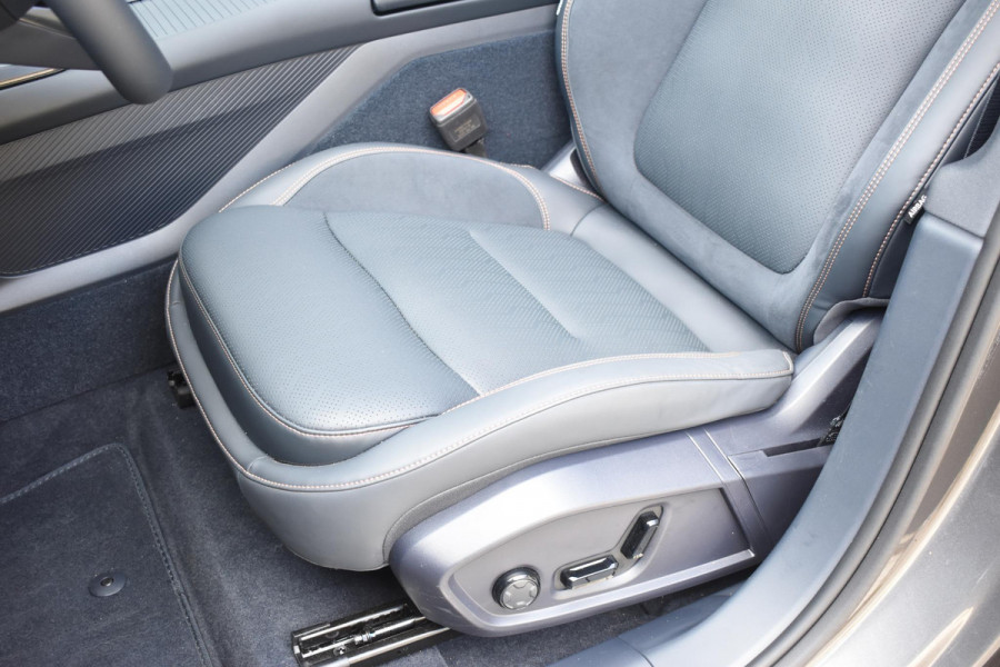 Lynk & Co 08 350PK Automaat More / Stoelventilatie / Massage / Adaptieve cruise control / Panoramadak / Stoelverwarming / Harman Kardon audio / Apple carplay / Parkeersensoren met 360 camera / Elektrische stoelen / BLIS