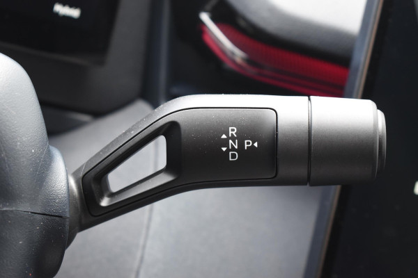 Lynk & Co 08 350PK Automaat More / Stoelventilatie / Massage / Adaptieve cruise control / Panoramadak / Stoelverwarming / Harman Kardon audio / Apple carplay / Parkeersensoren met 360 camera / Elektrische stoelen / BLIS