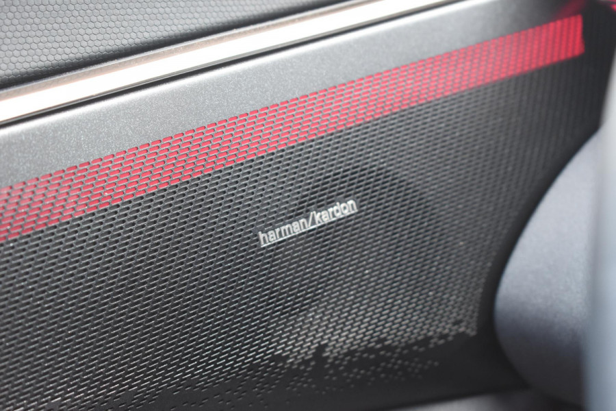 Lynk & Co 08 350PK Automaat More / Stoelventilatie / Massage / Adaptieve cruise control / Panoramadak / Stoelverwarming / Harman Kardon audio / Apple carplay / Parkeersensoren met 360 camera / Elektrische stoelen / BLIS