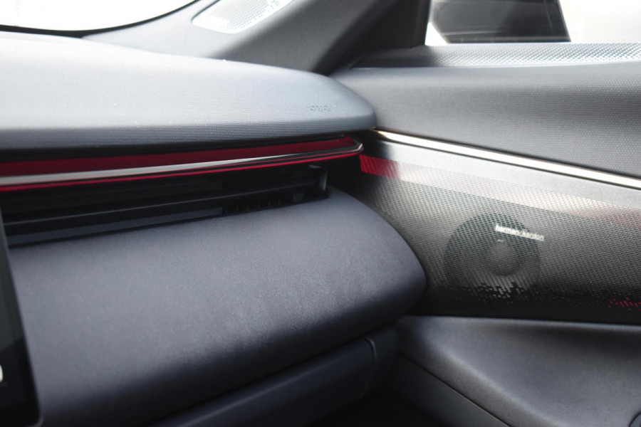 Lynk & Co 08 350PK Automaat More / Stoelventilatie / Massage / Adaptieve cruise control / Panoramadak / Stoelverwarming / Harman Kardon audio / Apple carplay / Parkeersensoren met 360 camera / Elektrische stoelen / BLIS