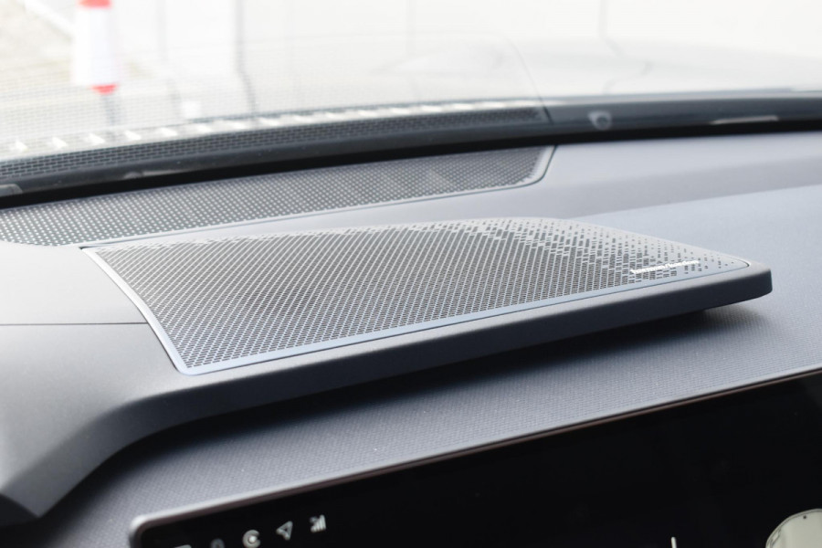 Lynk & Co 08 350PK Automaat More / Stoelventilatie / Massage / Adaptieve cruise control / Panoramadak / Stoelverwarming / Harman Kardon audio / Apple carplay / Parkeersensoren met 360 camera / Elektrische stoelen / BLIS