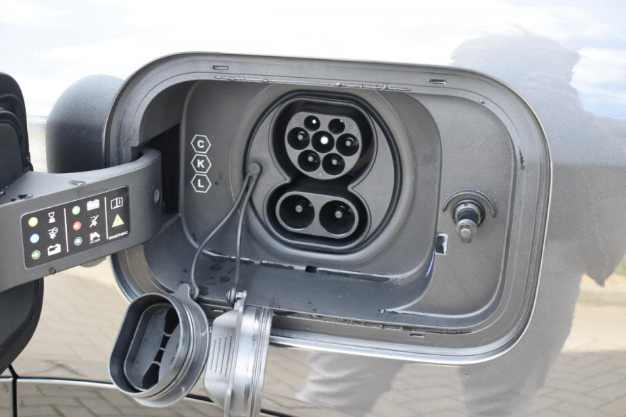 Lynk & Co 08 350PK Automaat More / Stoelventilatie / Massage / Adaptieve cruise control / Panoramadak / Stoelverwarming / Harman Kardon audio / Apple carplay / Parkeersensoren met 360 camera / Elektrische stoelen / BLIS