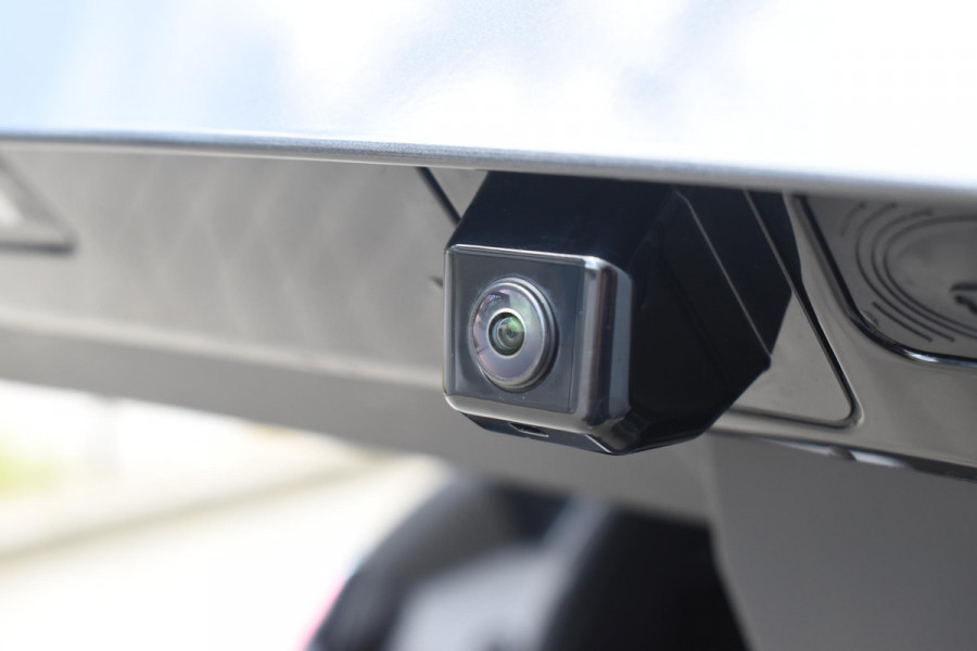 Lynk & Co 08 350PK Automaat More / Stoelventilatie / Massage / Adaptieve cruise control / Panoramadak / Stoelverwarming / Harman Kardon audio / Apple carplay / Parkeersensoren met 360 camera / Elektrische stoelen / BLIS