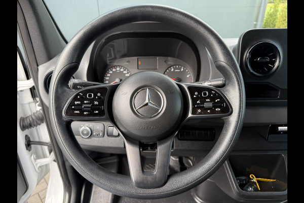 Mercedes-Benz Sprinter 316 CDI 164 PK AUTOMAAT / L2H2 / HYDR. LAADKLEP / AFNEEMBARE 2.8 TONS TREKHAAK / CAMERA / 1e EIG.
