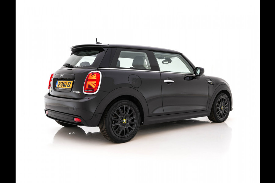 MINI Electric MINI Yours 33 kWh [3-Fase-11kW] {SoH-96%} (INCL-BTW) Aut. *HEATPUMP | LEATHER-ALCANTARA | FULL-LED | NAVI-FULLMAP | SPORTSEATS | AMBIENTLIGHT | DIGI-COCKPIT | DAB+ | ECC | PDC | CRUISE | 16''ALU*