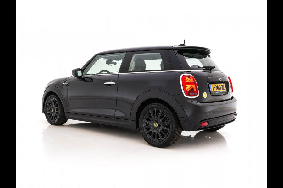 MINI Electric MINI Yours 33 kWh [3-Fase-11kW] {SoH-96%} (INCL-BTW) Aut. *HEATPUMP | LEATHER-ALCANTARA | FULL-LED | NAVI-FULLMAP | SPORTSEATS | AMBIENTLIGHT | DIGI-COCKPIT | DAB+ | ECC | PDC | CRUISE | 16''ALU*
