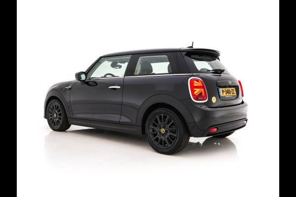 MINI Electric MINI Yours 33 kWh [3-Fase-11kW] {SoH-96%} (INCL-BTW) Aut. *HEATPUMP | LEATHER-ALCANTARA | FULL-LED | NAVI-FULLMAP | SPORTSEATS | AMBIENTLIGHT | DIGI-COCKPIT | DAB+ | ECC | PDC | CRUISE | 16''ALU*