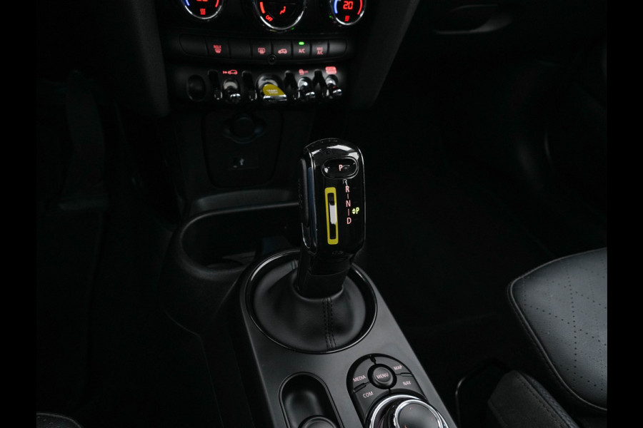 MINI Electric MINI Yours 33 kWh [3-Fase-11kW] {SoH-96%} (INCL-BTW) Aut. *HEATPUMP | LEATHER-ALCANTARA | FULL-LED | NAVI-FULLMAP | SPORTSEATS | AMBIENTLIGHT | DIGI-COCKPIT | DAB+ | ECC | PDC | CRUISE | 16''ALU*