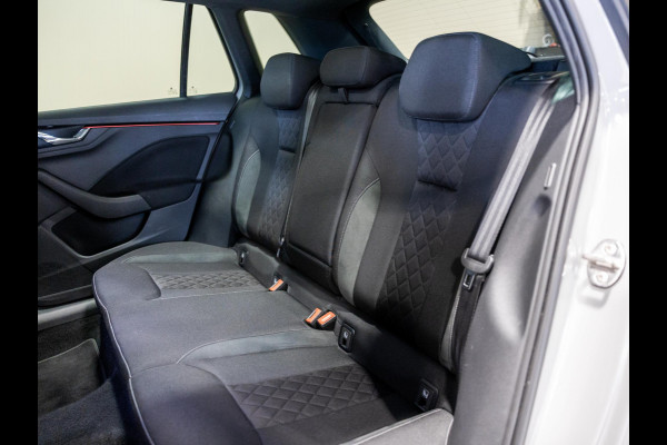Škoda Kamiq 1.0 TSI Sport Business / 110pk / Panorama dak / Achteruitrij camera / Stoelverwarming /