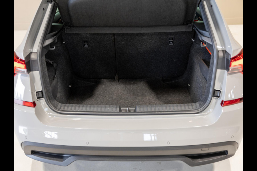 Škoda Kamiq 1.0 TSI Sport Business / 110pk / Panorama dak / Achteruitrij camera / Stoelverwarming /