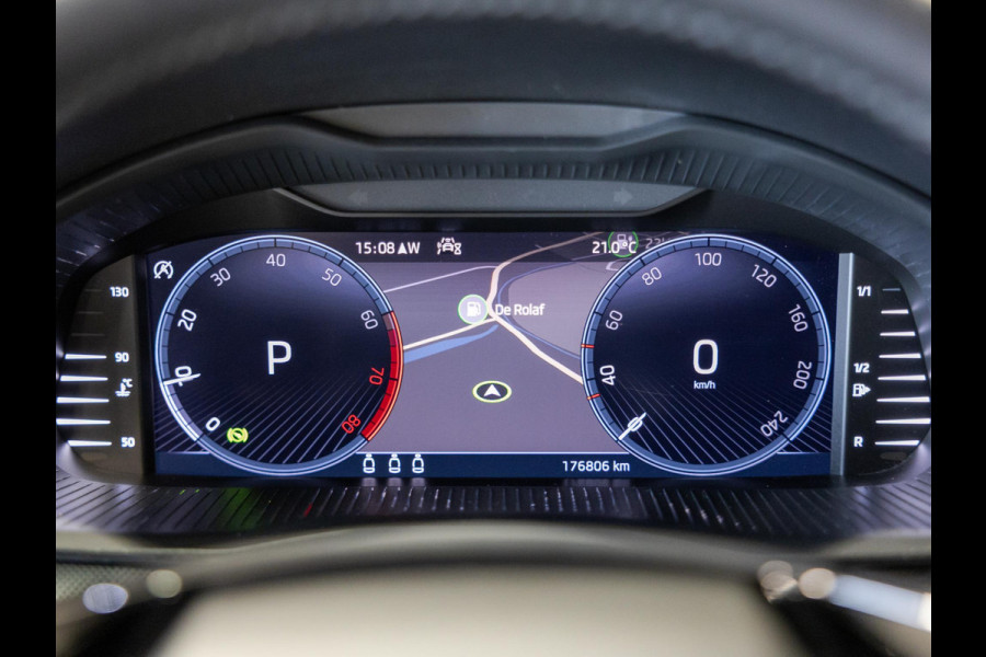 Škoda Kamiq 1.0 TSI Sport Business / 110pk / Panorama dak / Achteruitrij camera / Stoelverwarming /