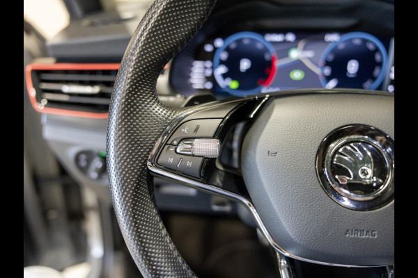 Škoda Kamiq 1.0 TSI Sport Business / 110pk / Panorama dak / Achteruitrij camera / Stoelverwarming /