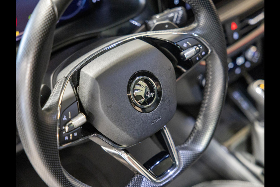 Škoda Kamiq 1.0 TSI Sport Business / 110pk / Panorama dak / Achteruitrij camera / Stoelverwarming /