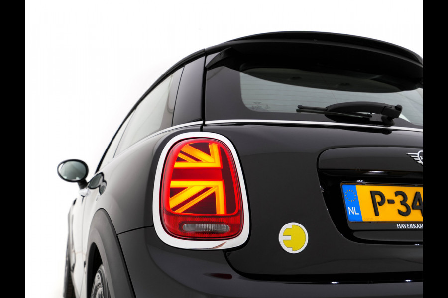 MINI Electric MINI Yours 33 kWh [3-Fase-11kW] {SoH-96%} (INCL-BTW) Aut. *HEATPUMP | LEATHER-ALCANTARA | FULL-LED | NAVI-FULLMAP | SPORTSEATS | AMBIENTLIGHT | DIGI-COCKPIT | DAB+ | ECC | PDC | CRUISE | 16''ALU*