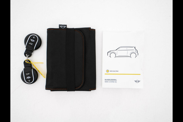 MINI Electric MINI Yours 33 kWh [3-Fase-11kW] {SoH-96%} (INCL-BTW) Aut. *HEATPUMP | LEATHER-ALCANTARA | FULL-LED | NAVI-FULLMAP | SPORTSEATS | AMBIENTLIGHT | DIGI-COCKPIT | DAB+ | ECC | PDC | CRUISE | 16''ALU*