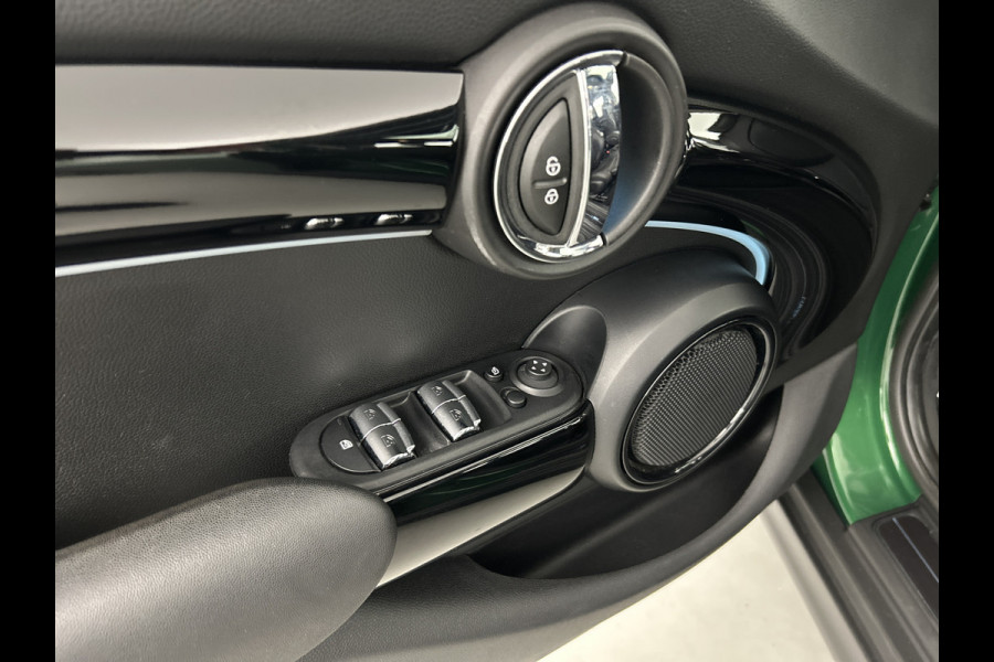 MINI 5-deurs 1.5 Cooper Camden /Panodak/Leder/Carplay/Cruise control