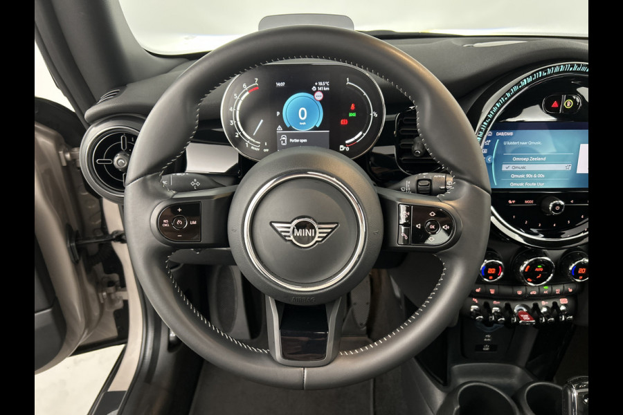 MINI 3-deurs 1.5 Cooper MINI Classic /Panodak/HUD/Cruise/stoelV/Keyless