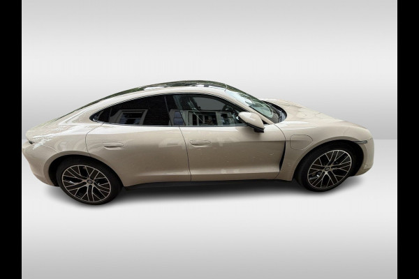 Porsche Taycan Performance 84 kWh / SoH 89,3% / Panoramadak / Camera / Luchtvering / 20'' / Leder / CarPlay / Stoelverwarming / DAB / ACC