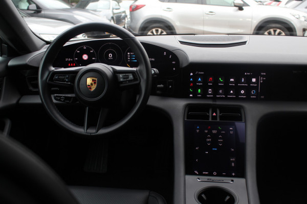 Porsche Taycan Performance 84 kWh / SoH 89,3% / Panoramadak / Camera / Luchtvering / 20'' / Leder / CarPlay / Stoelverwarming / DAB / ACC