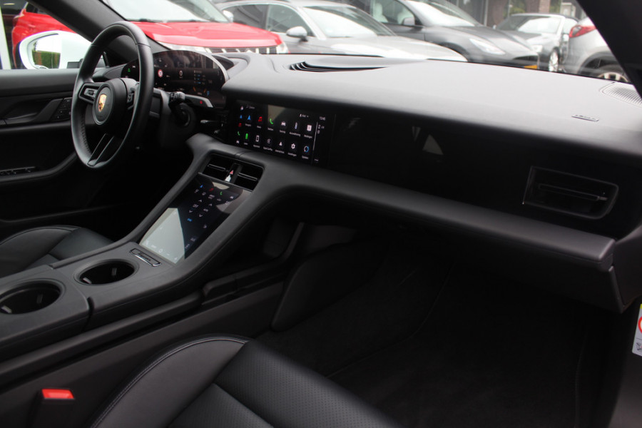 Porsche Taycan Performance 84 kWh / SoH 89,3% / Panoramadak / Camera / Luchtvering / 20'' / Leder / CarPlay / Stoelverwarming / DAB / ACC